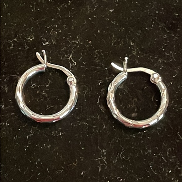 0.75” solid sterling silver open hoop hinged latch back earrings marked 925 - Picture 1 of 13